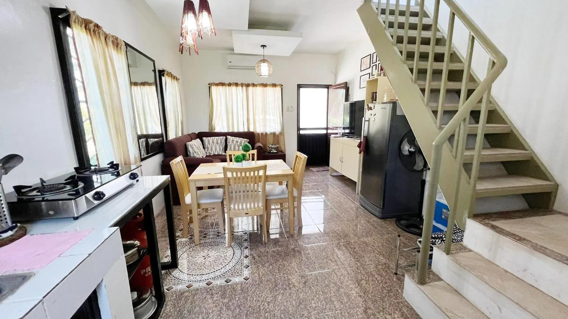 Beach Resorts Walking Distance To The Town House Davao Holiday home
